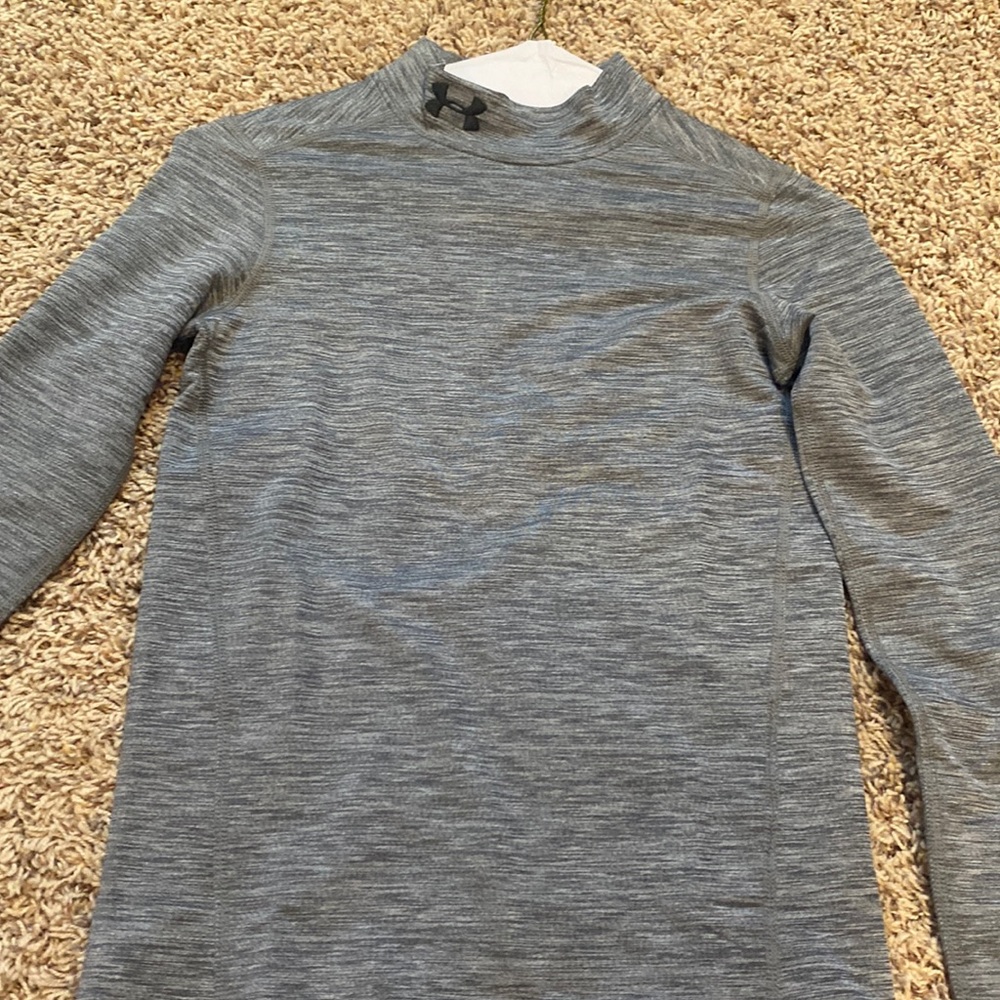 Under armour cold gear fitted shirt size medium